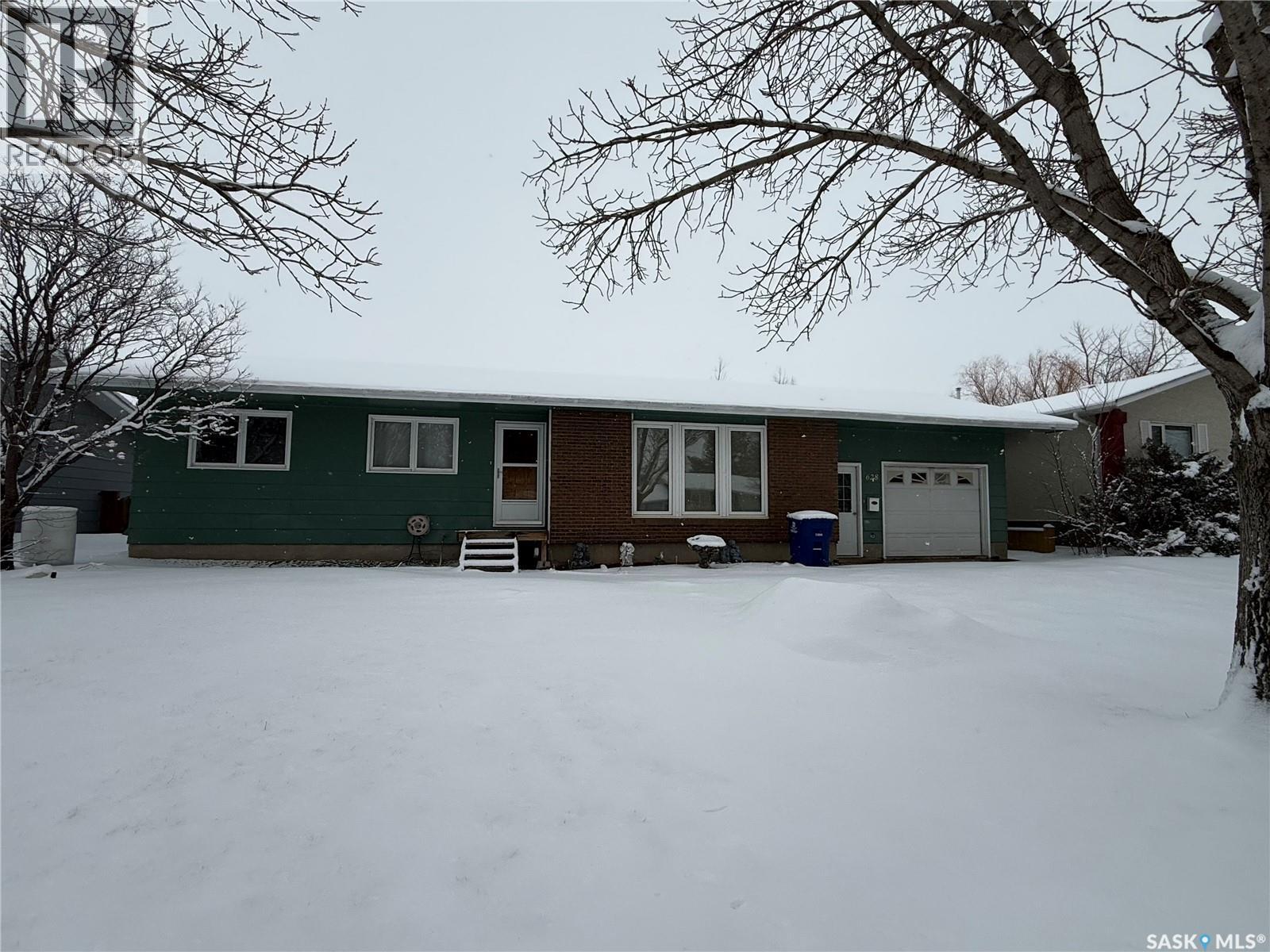 628 Staveley CRESCENT, Weyburn, Saskatchewan