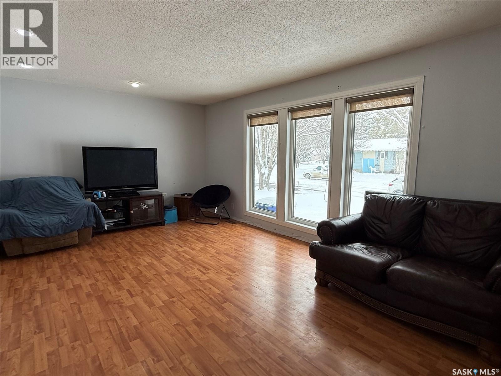628 Staveley Crescent, Weyburn, Saskatchewan  S4H 2T6 - Photo 2 - SK030518