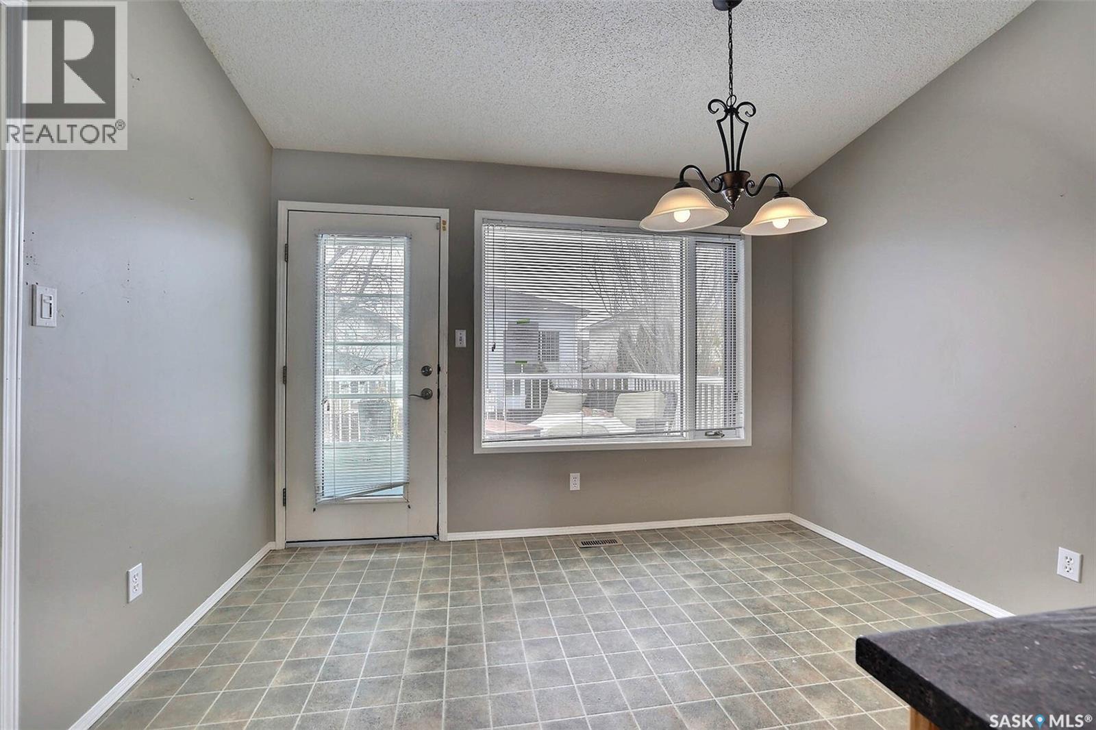 1636 Violet Crescent N, Regina, Saskatchewan  S4X 4L7 - Photo 11 - SK030424