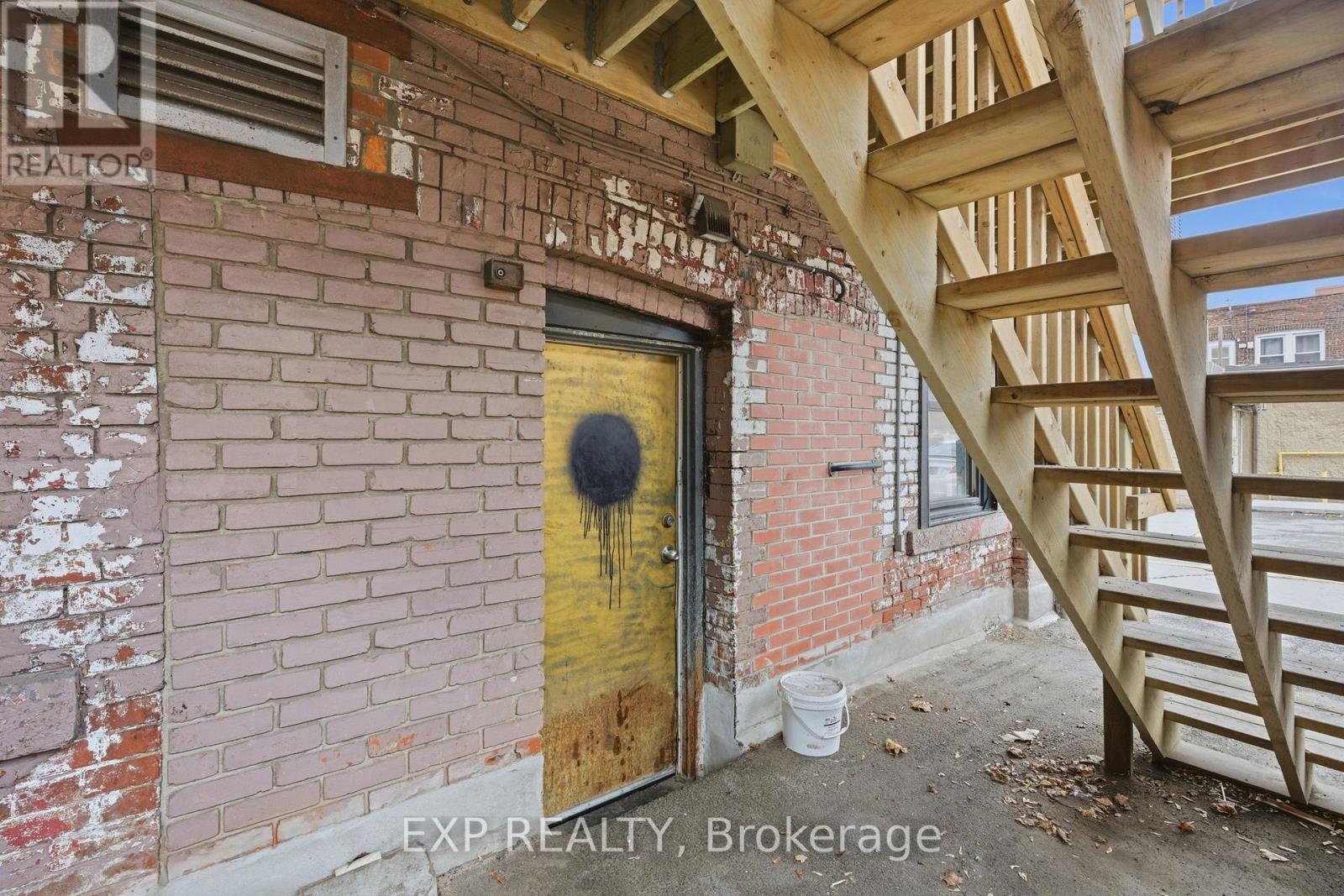 301 Barton Street E, Hamilton (Landsdale), Ontario  L8L 2X4 - Photo 14 - X12886852