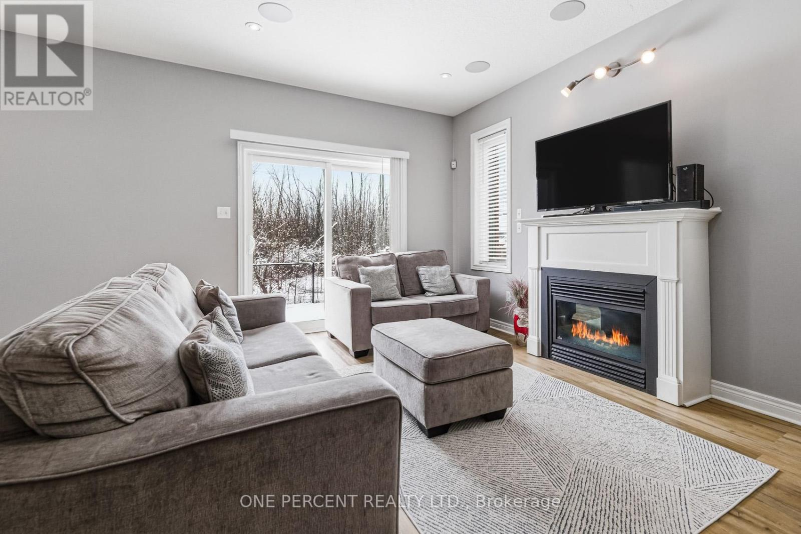 70 Galileo Drive, Hamilton (Lakeshore), Ontario  L8E 0H1 - Photo 10 - X12886896