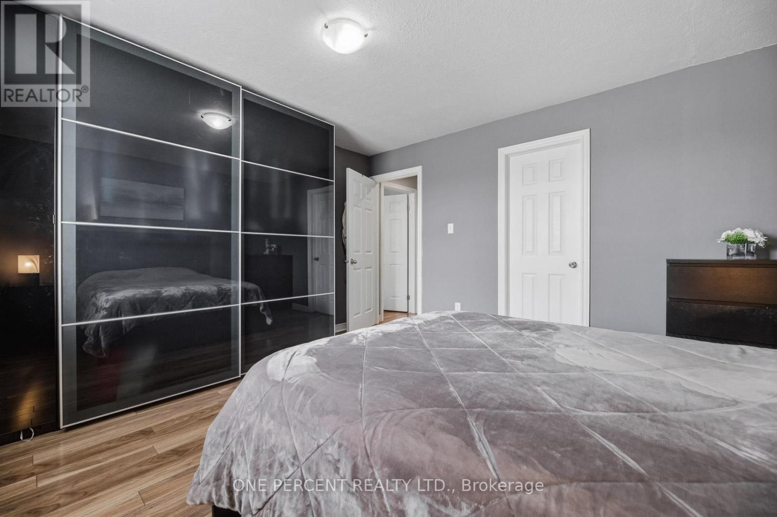 70 Galileo Drive, Hamilton (Lakeshore), Ontario  L8E 0H1 - Photo 21 - X12886896