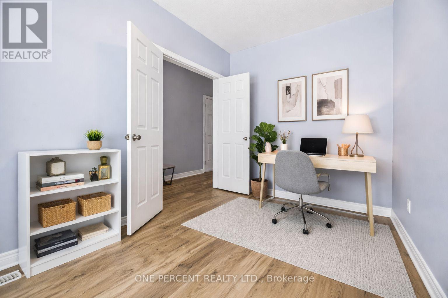 70 Galileo Drive, Hamilton (Lakeshore), Ontario  L8E 0H1 - Photo 5 - X12886896