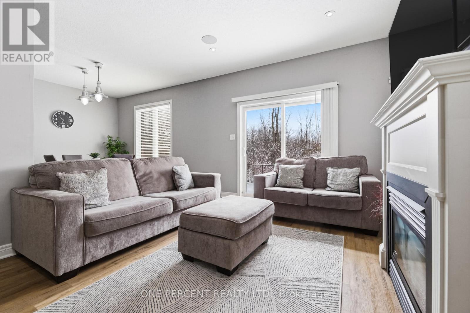 70 Galileo Drive, Hamilton (Lakeshore), Ontario  L8E 0H1 - Photo 9 - X12886896