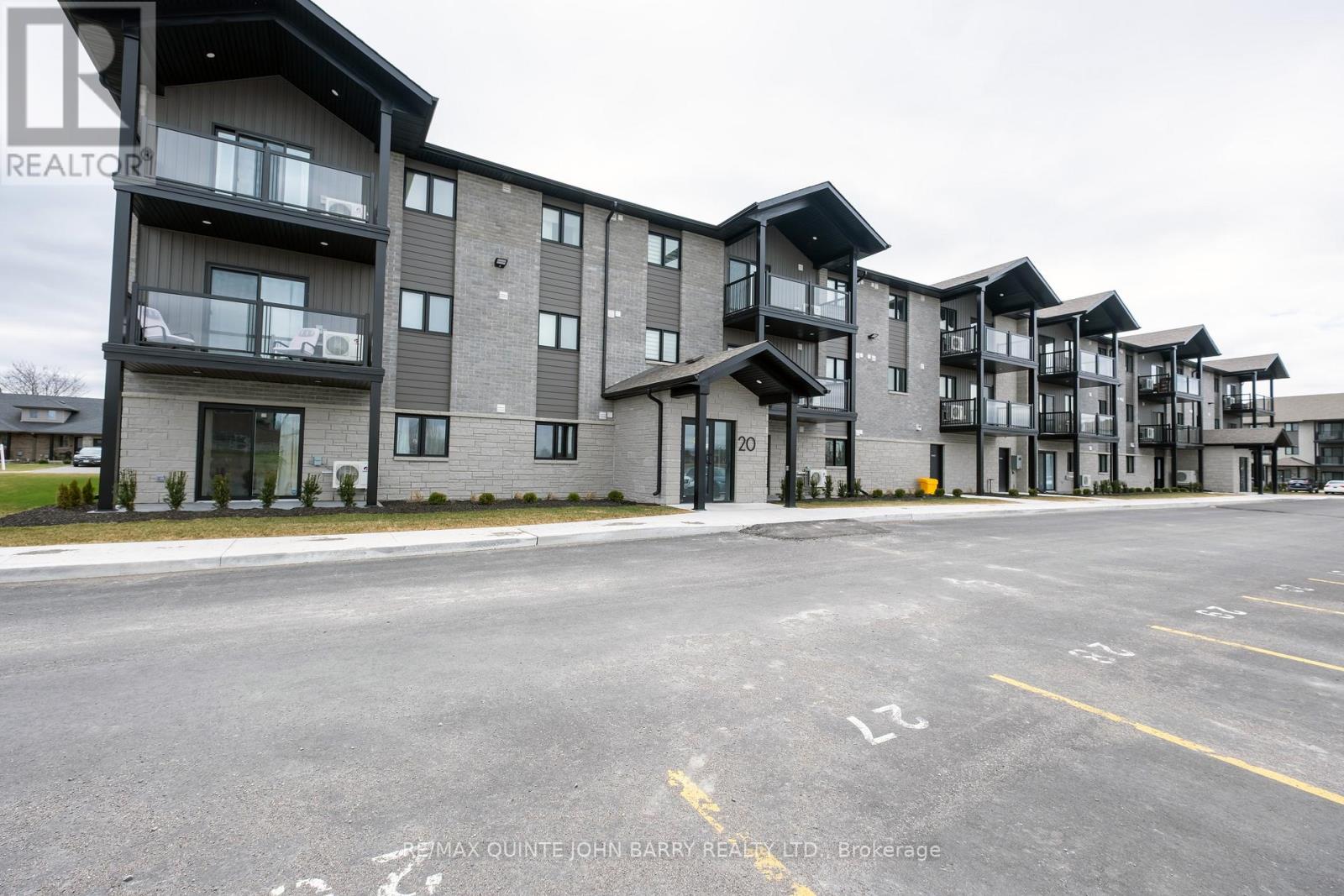 211-20 Hillside Meadow Drive, Quinte West (Murray Ward), Ontario  K8V 0J7 - Photo 2 - X12862984