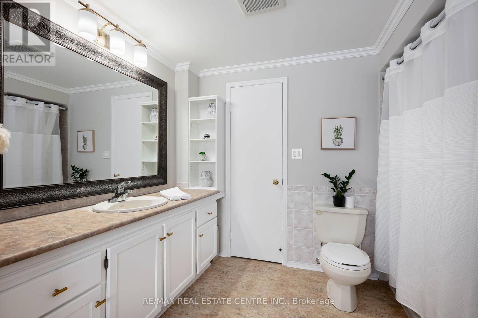 8 Passmore Avenue, Orangeville, Ontario  L9W 4E2 - Photo 18 - W12716526