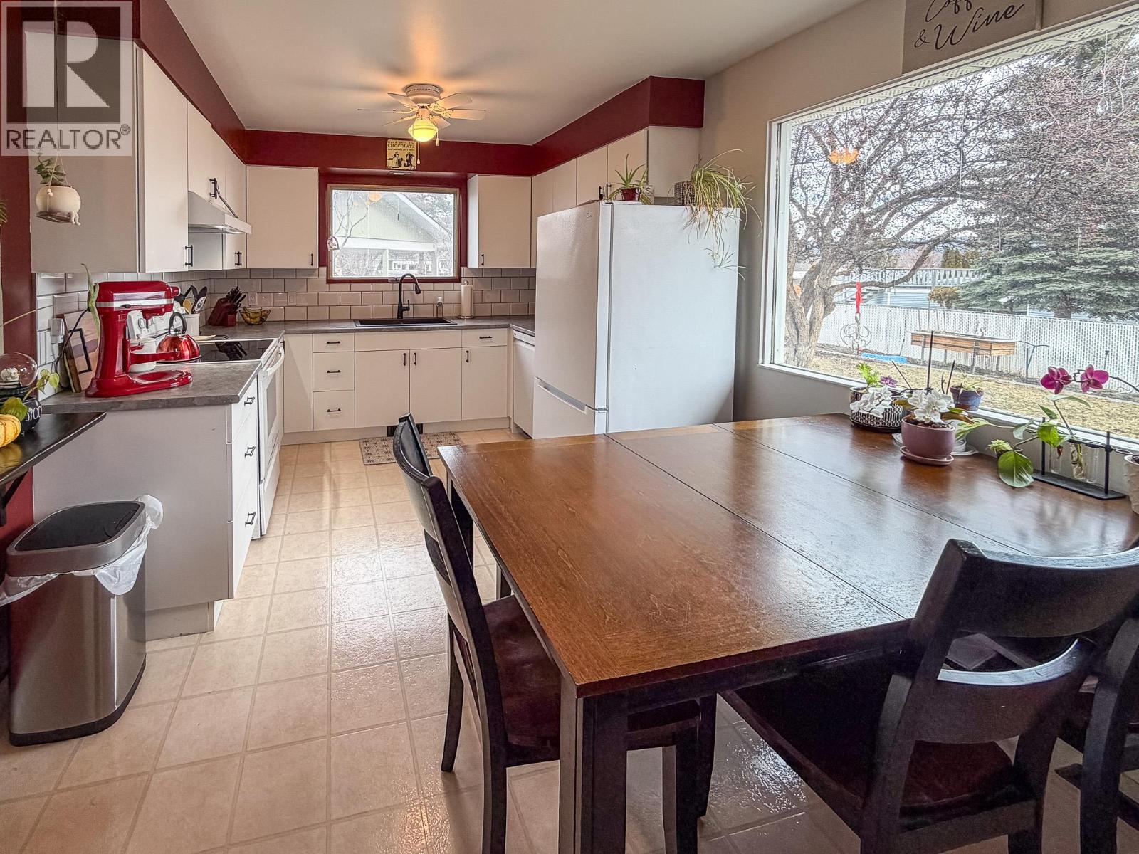 824 12th Street S, Cranbrook, British Columbia  V1C 1W5 - Photo 7 - 10379395