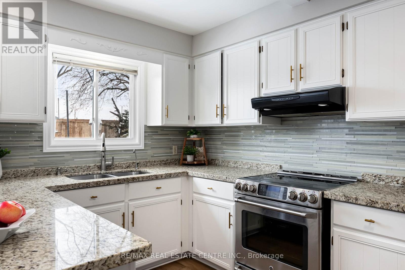 8 Passmore Avenue, Orangeville, Ontario  L9W 4E2 - Photo 9 - W12716526