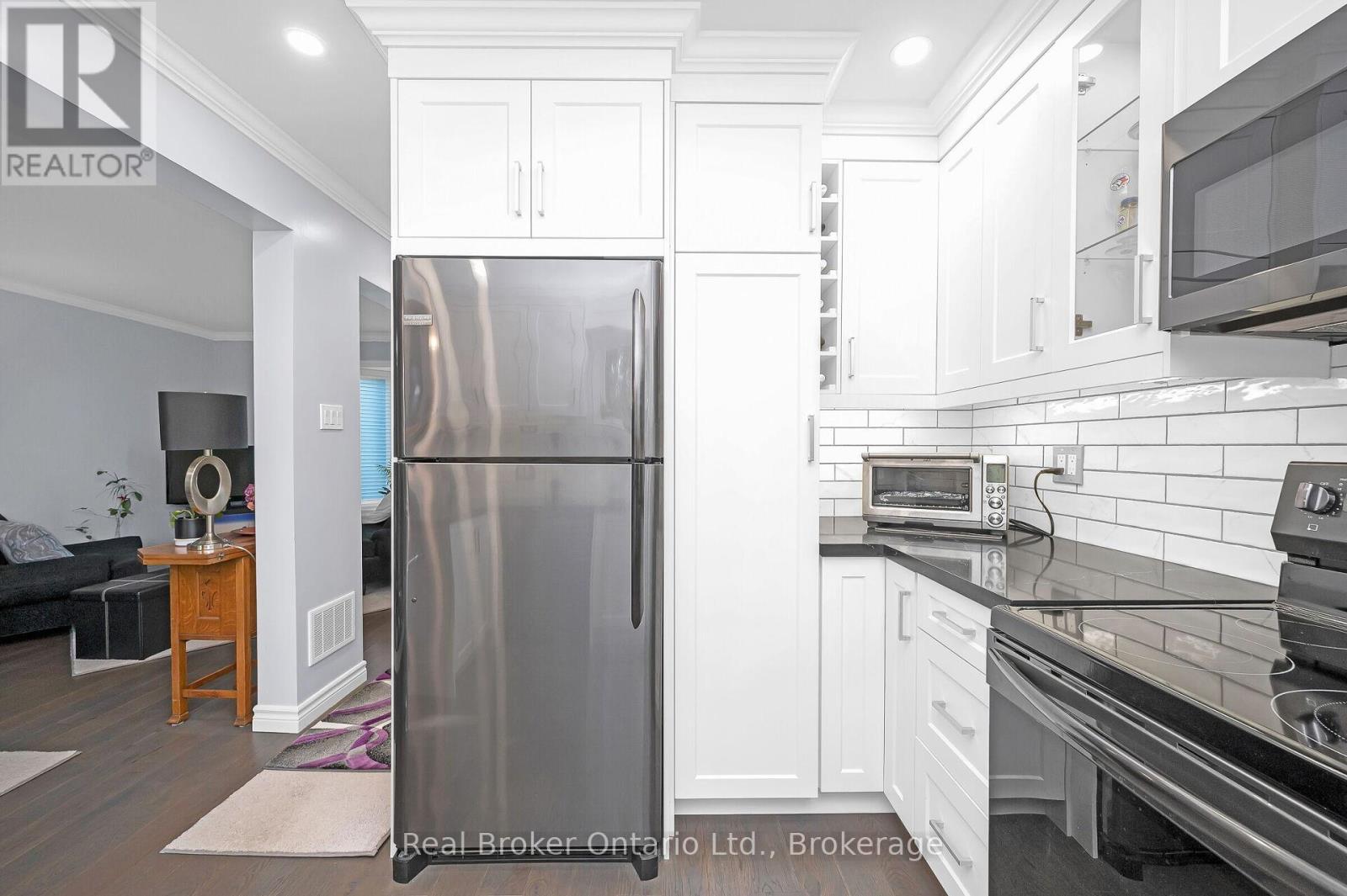 163 Ross Lane, Oakville, Ontario  L6H 5K3 - Photo 17 - W12652848