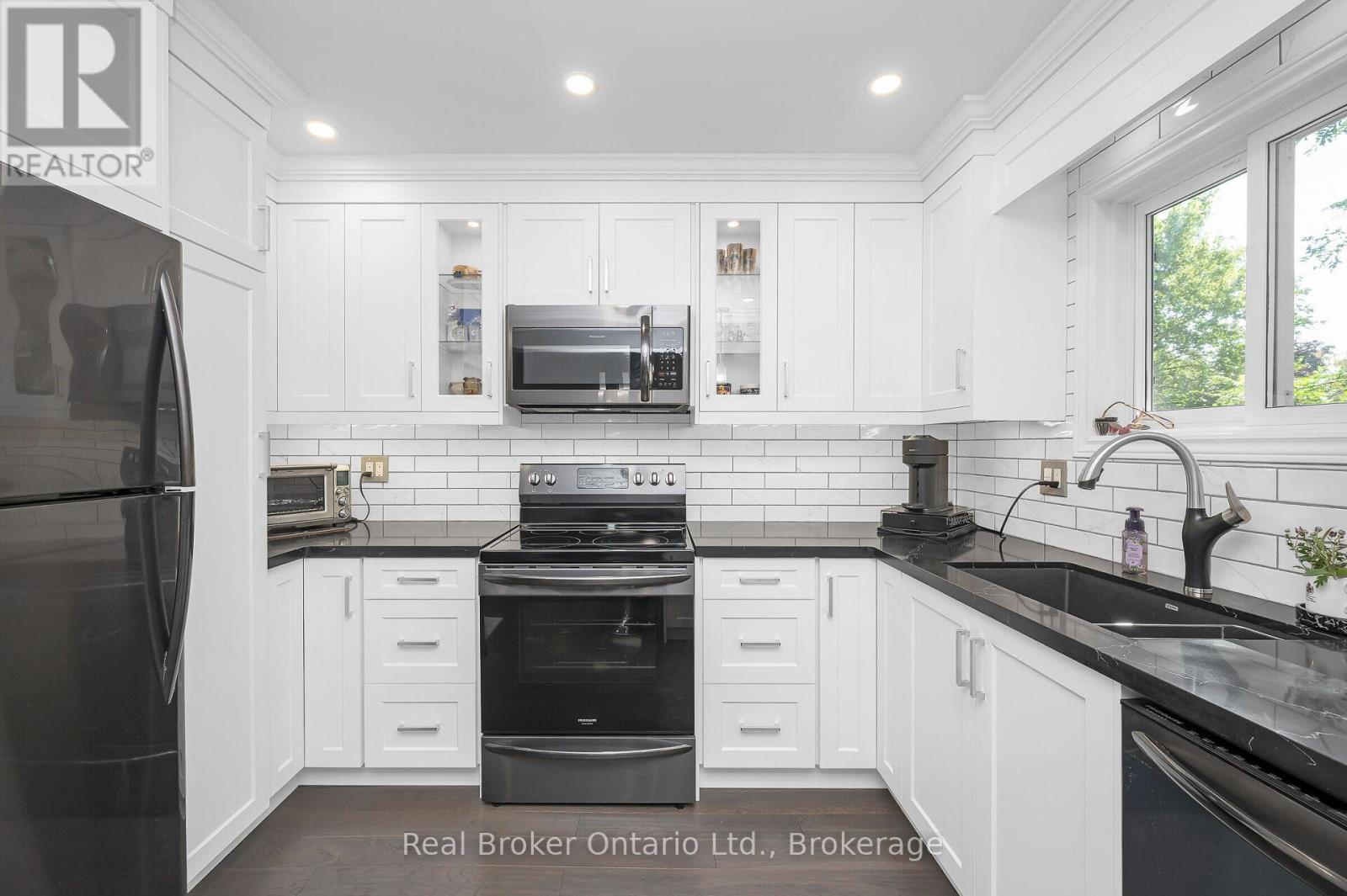 163 Ross Lane, Oakville, Ontario  L6H 5K3 - Photo 15 - W12652848