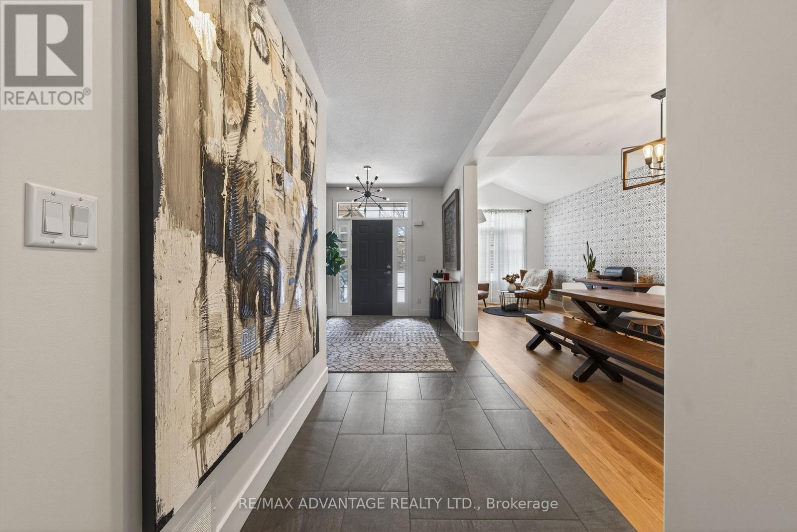 1246 Thornley Street, London South (South L), Ontario  N6K 4V3 - Photo 4 - X12887018