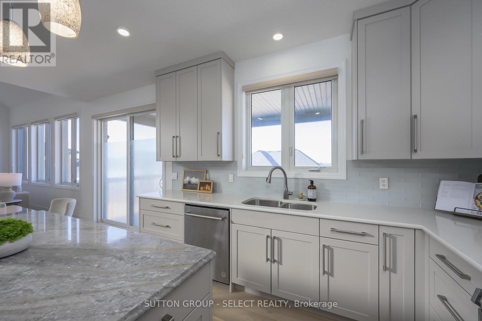 1916 Trailsway Drive, London South (South B), Ontario  N6K 0K7 - Photo 18 - X12887168