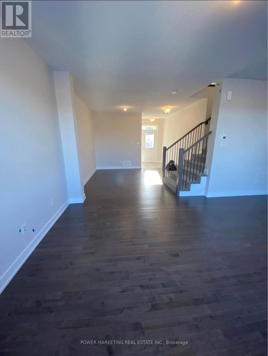 212 Argonaut Circle, Ottawa, Ontario  K1W 0M4 - Photo 2 - X12887058