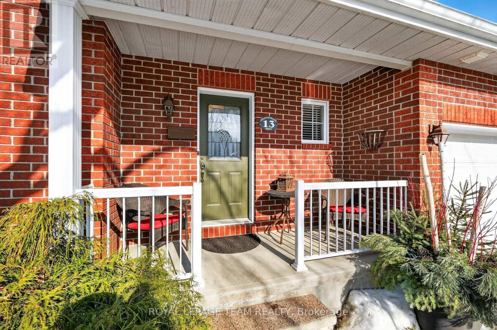 13 Granite Ridge Drive, Ottawa, Ontario  K2S 1Y2 - Photo 2 - X12887164