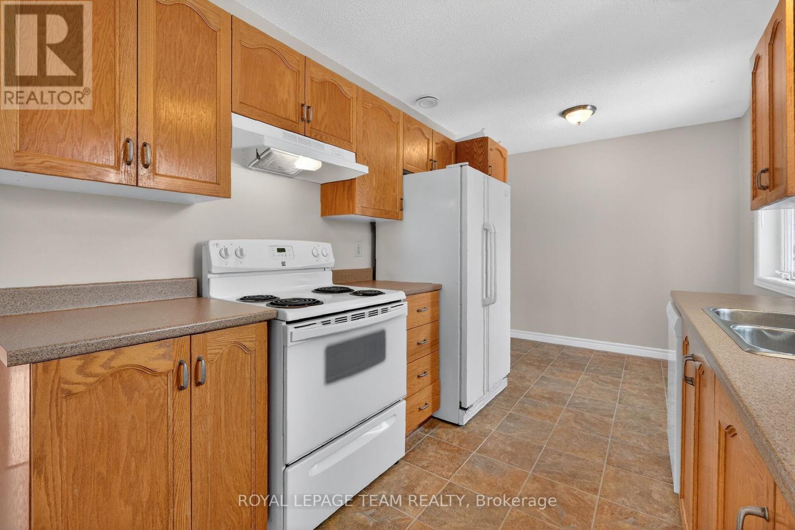 280 Therese Avenue, Clarence-Rockland, Ontario  K4K 1G9 - Photo 12 - X12887186