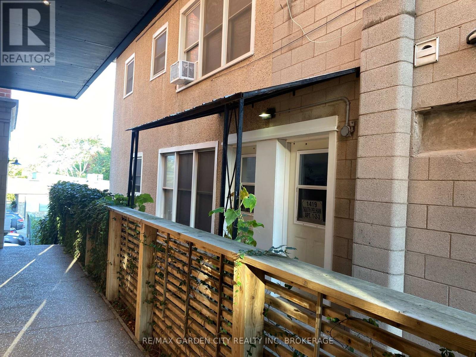 4 - 1419 Pelham Street, Pelham (Fonthill), Ontario  L0S 1E0 - Photo 2 - X12887110