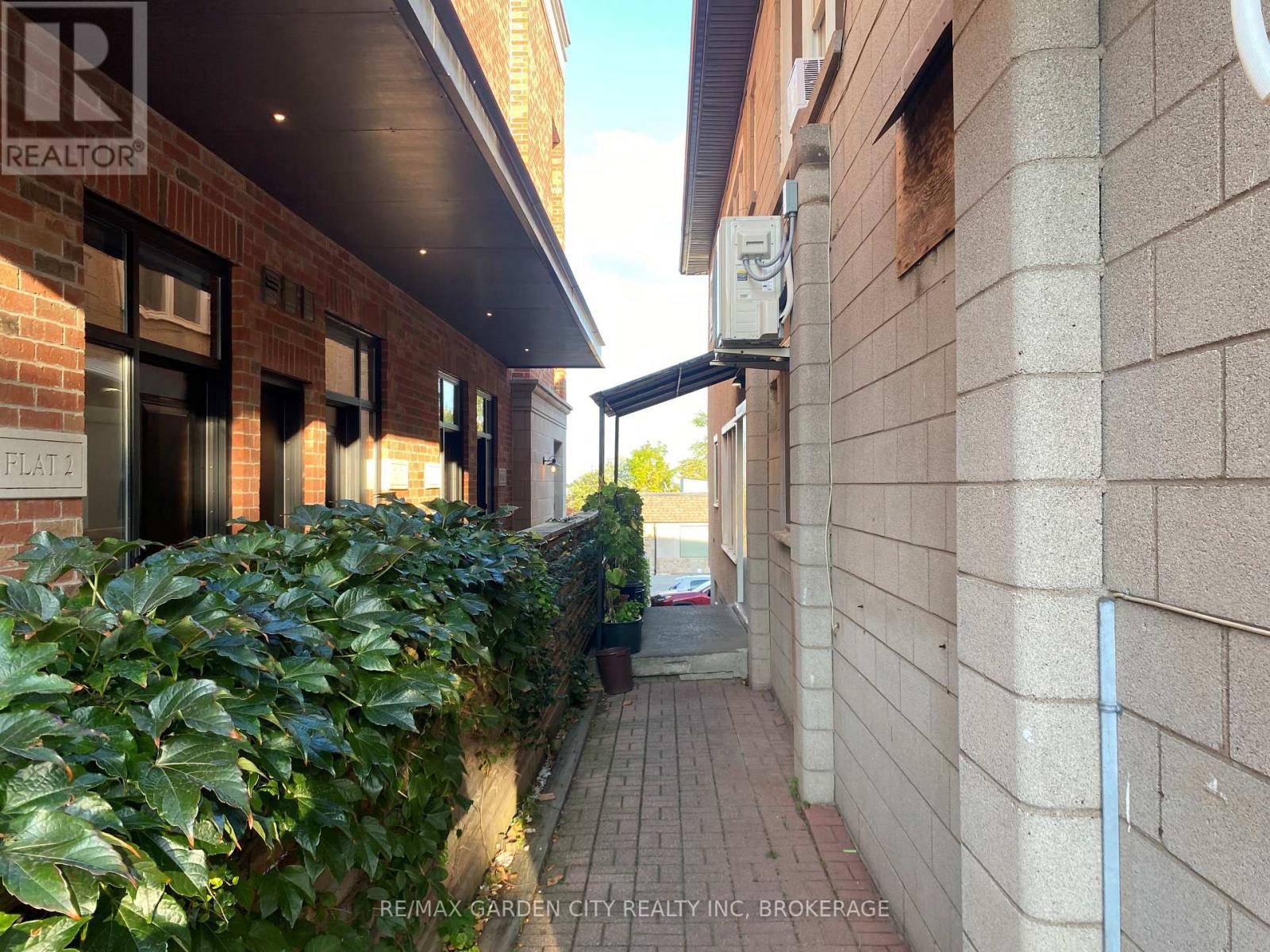 4 - 1419 Pelham Street, Pelham (Fonthill), Ontario  L0S 1E0 - Photo 3 - X12887110