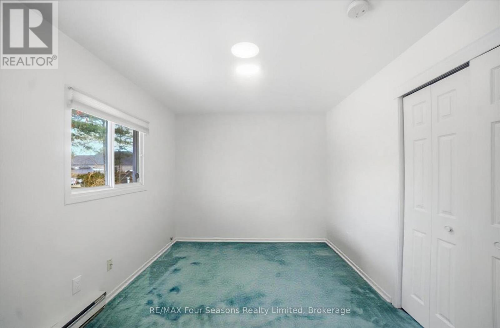 220 Old Mosley Street, Wasaga Beach, Ontario  L9Z 2J2 - Photo 13 - S12887142