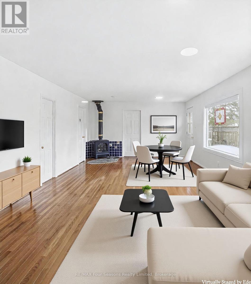 220 Old Mosley Street, Wasaga Beach, Ontario  L9Z 2J2 - Photo 5 - S12887142