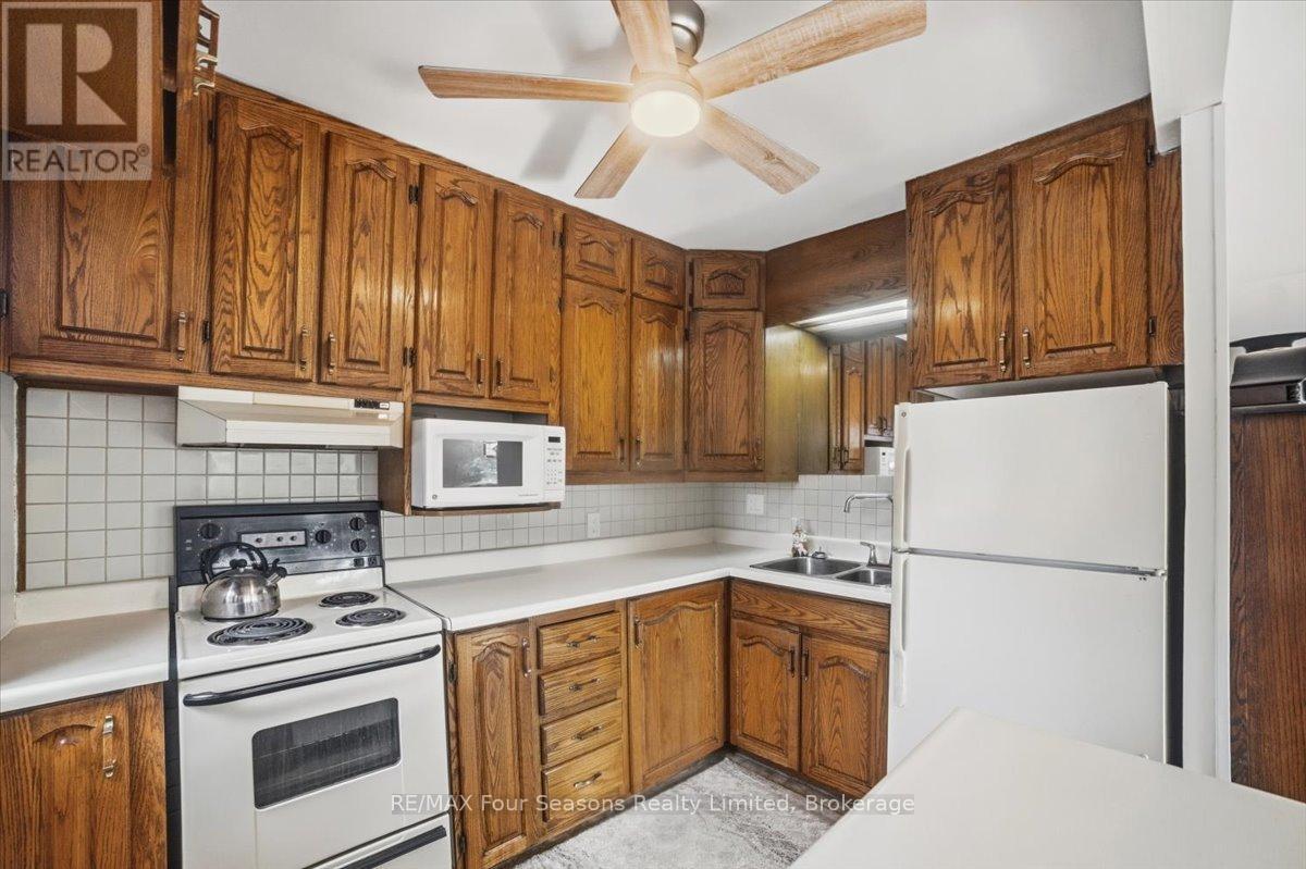 220 Old Mosley Street, Wasaga Beach, Ontario  L9Z 2J2 - Photo 8 - S12887142