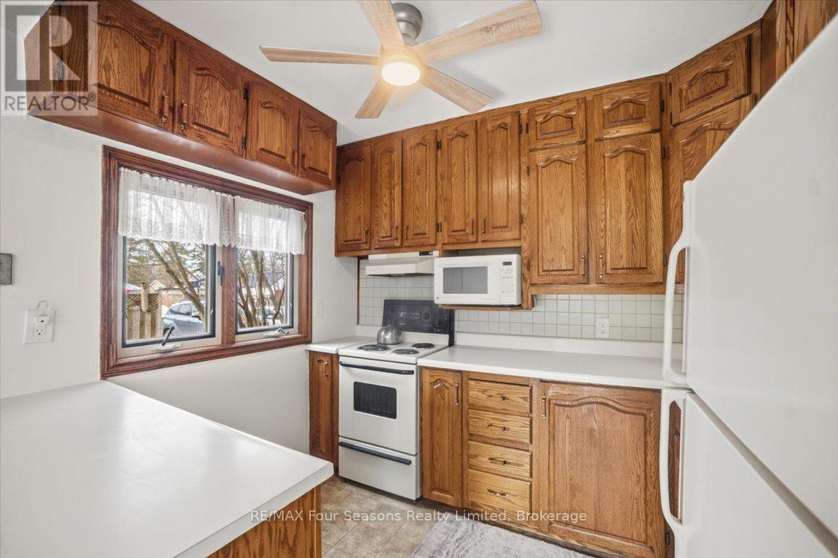 220 Old Mosley Street, Wasaga Beach, Ontario  L9Z 2J2 - Photo 9 - S12887142