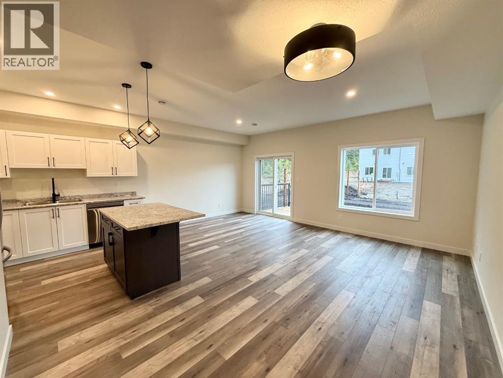 328b Boutin Avenue, Hinton, Alberta  T7V 0B4 - Photo 6 - A2260013