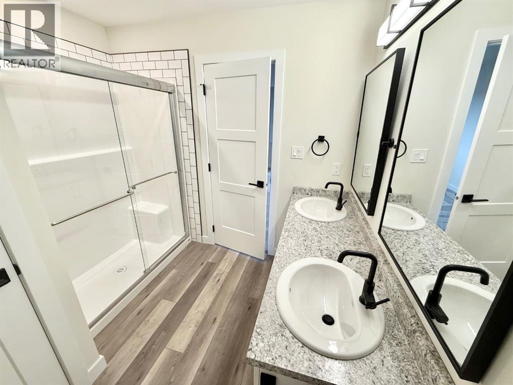 328b Boutin Avenue, Hinton, Alberta  T7V 0B4 - Photo 15 - A2260013