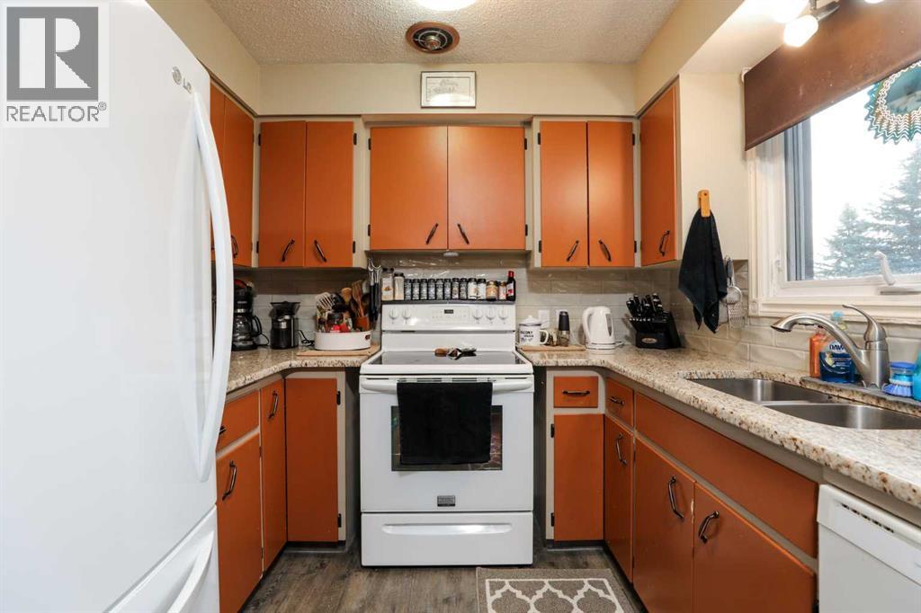 4921 55 Avenue, Taber, Alberta  T1G 1H4 - Photo 3 - A2292240