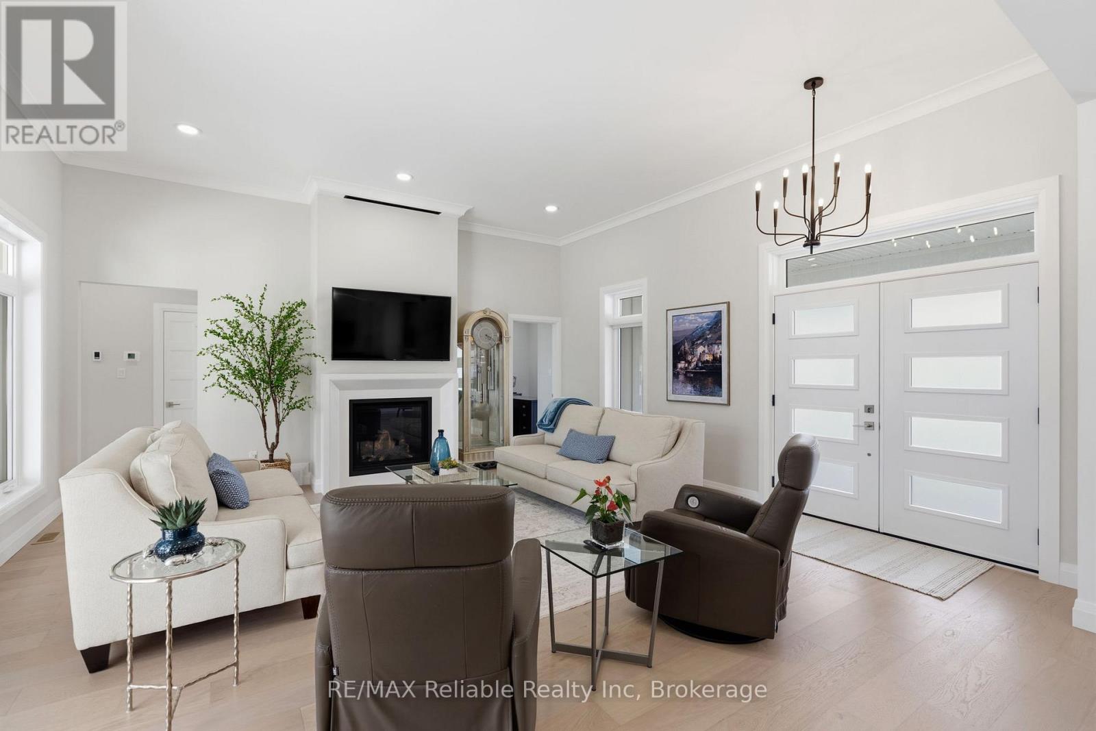 18 Fawn Creek Lane, Bluewater (Bayfield), Ontario  N0M 1G0 - Photo 5 - X12886942