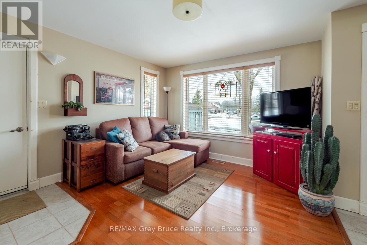 280 Mary Street, South Bruce Peninsula, Ontario  N0H 2T0 - Photo 14 - X12886960