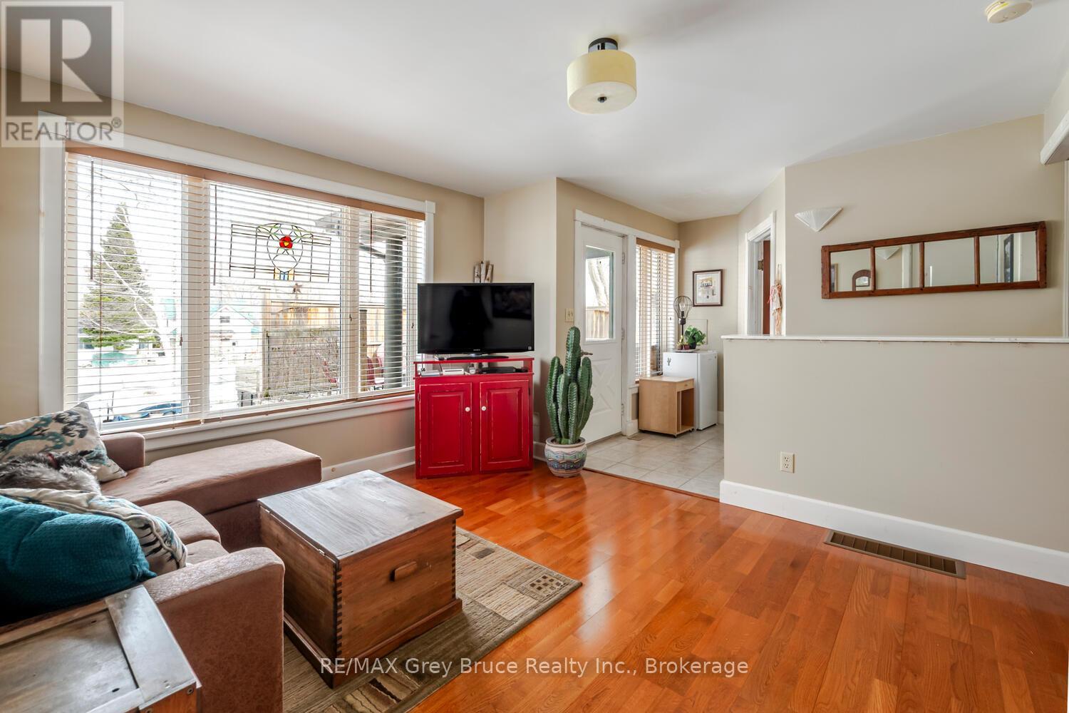 280 Mary Street, South Bruce Peninsula, Ontario  N0H 2T0 - Photo 15 - X12886960