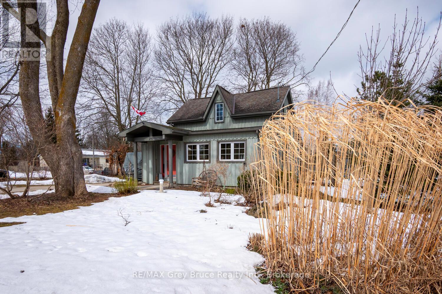 280 Mary Street, South Bruce Peninsula, Ontario  N0H 2T0 - Photo 2 - X12886960