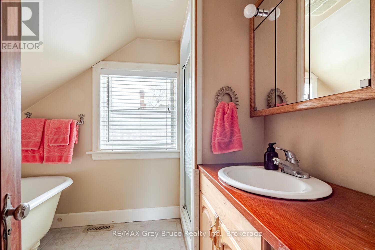 280 Mary Street, South Bruce Peninsula, Ontario  N0H 2T0 - Photo 28 - X12886960