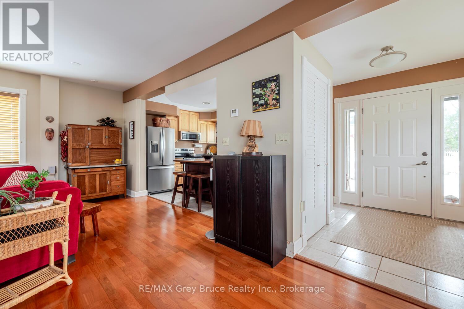 280 Mary Street, South Bruce Peninsula, Ontario  N0H 2T0 - Photo 6 - X12886960