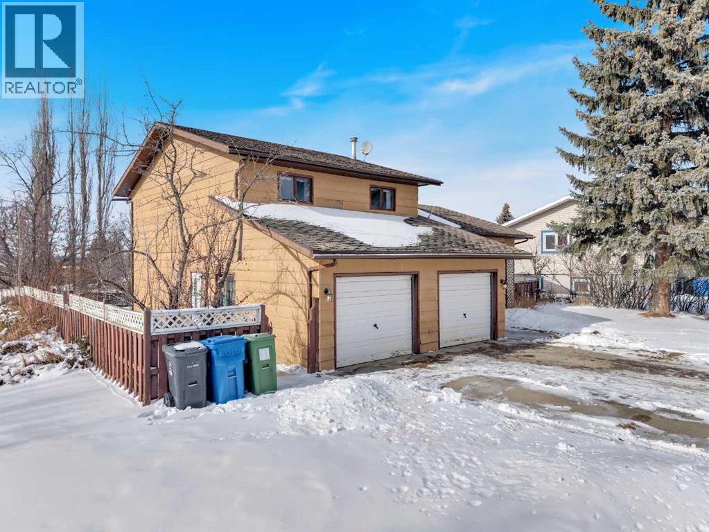 5704 58 Street, Rocky Mountain House, Alberta  T4T 1H9 - Photo 3 - A2288498