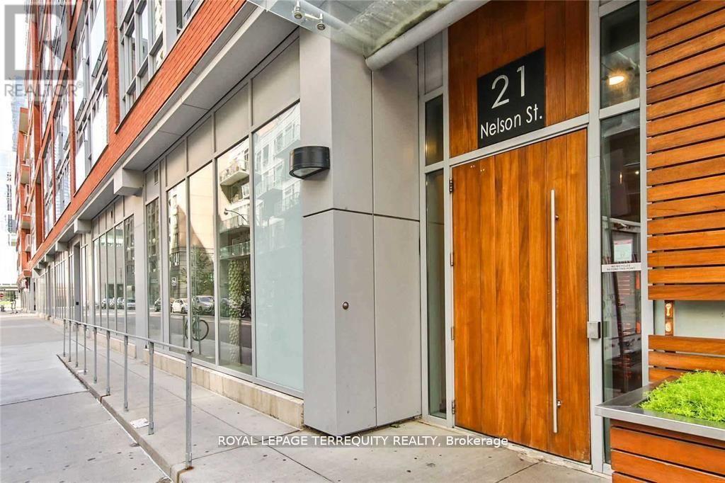820 - 21 NELSON STREET, Toronto, Ontario