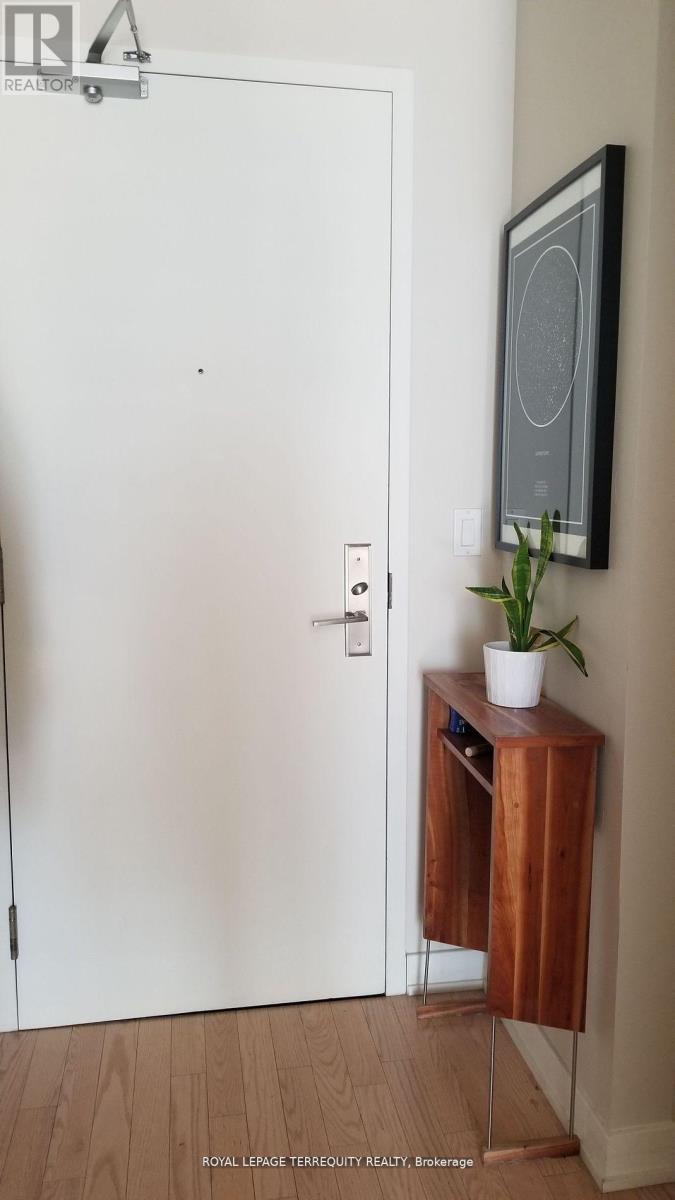 820 - 21 Nelson Street, Toronto (Waterfront Communities), Ontario  M5V 3H9 - Photo 3 - C12886920