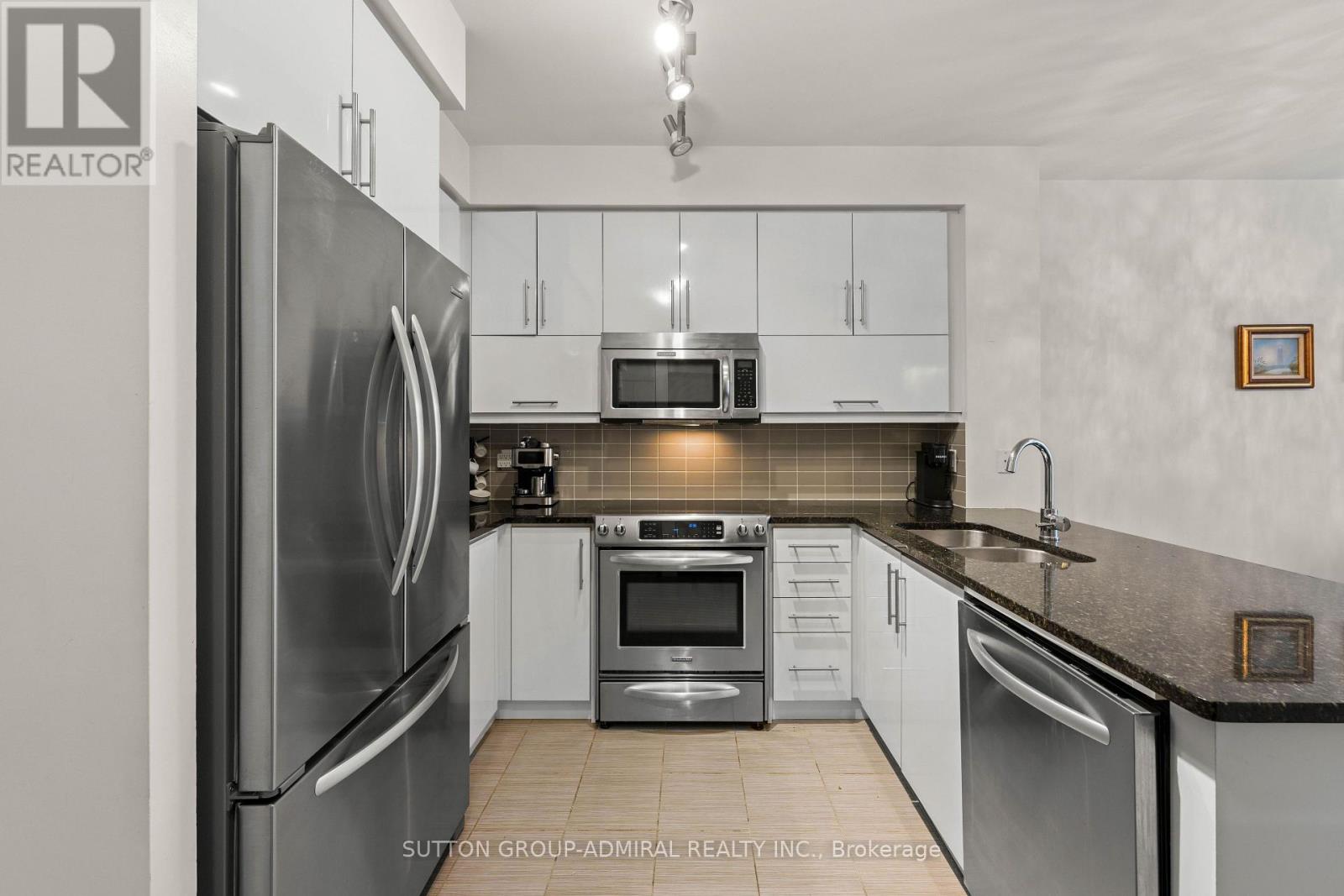 516 - 825 Church Street, Toronto (Rosedale-Moore Park), Ontario  M4W 3Z4 - Photo 5 - C12887096