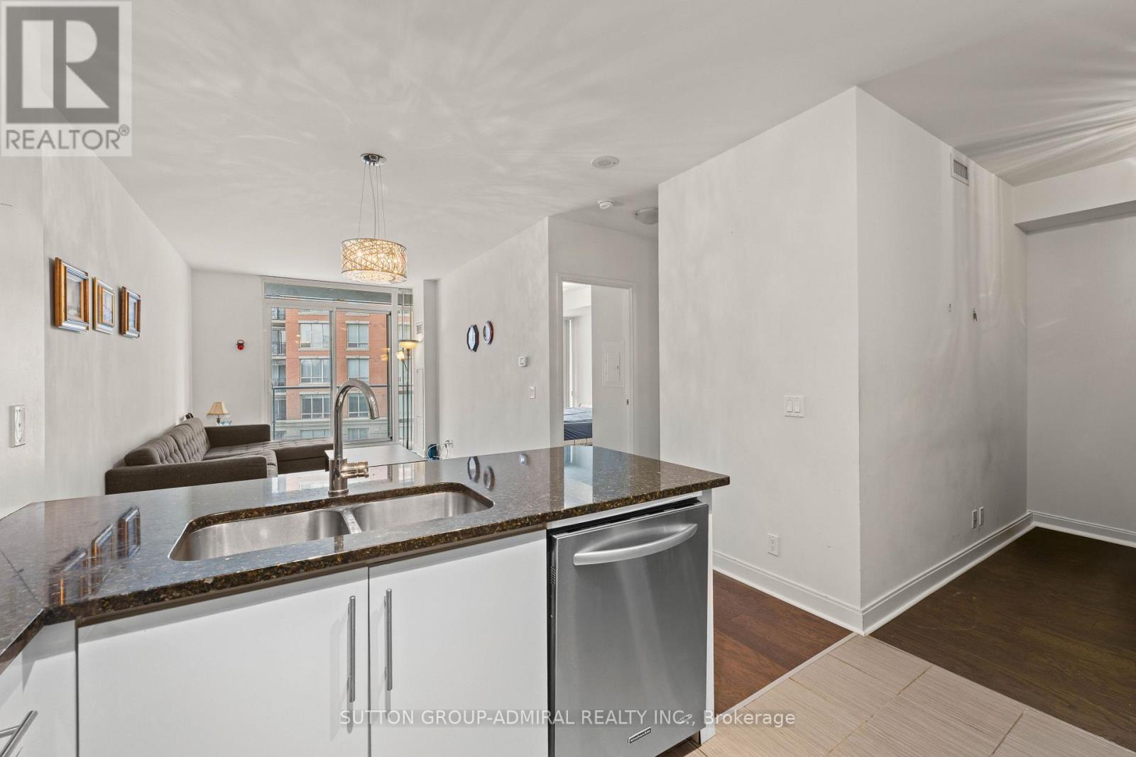 516 - 825 Church Street, Toronto (Rosedale-Moore Park), Ontario  M4W 3Z4 - Photo 9 - C12887096