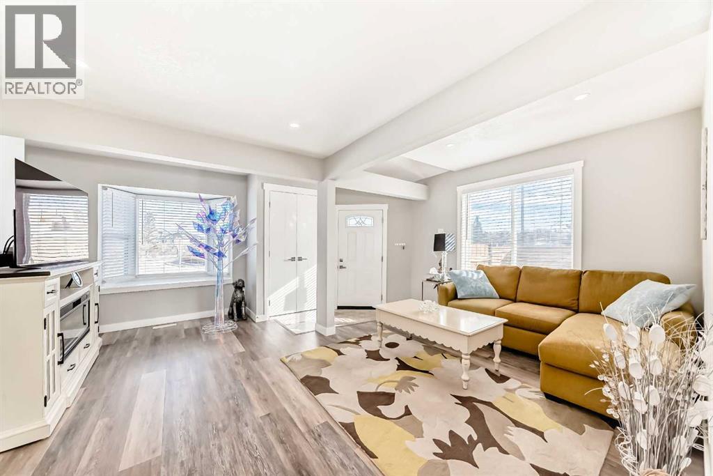 6403 35 Avenue Nw, Calgary, Alberta  T3B 1S5 - Photo 9 - A2293196