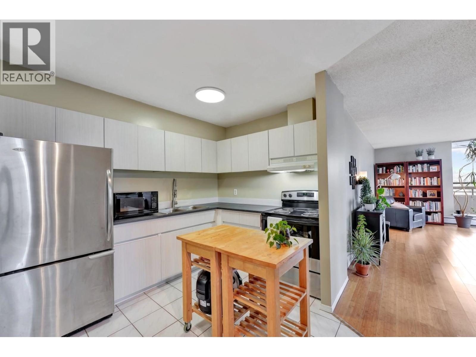 2206 3755 Bartlett Court, Burnaby, British Columbia  V3J 7G7 - Photo 11 - R3090594