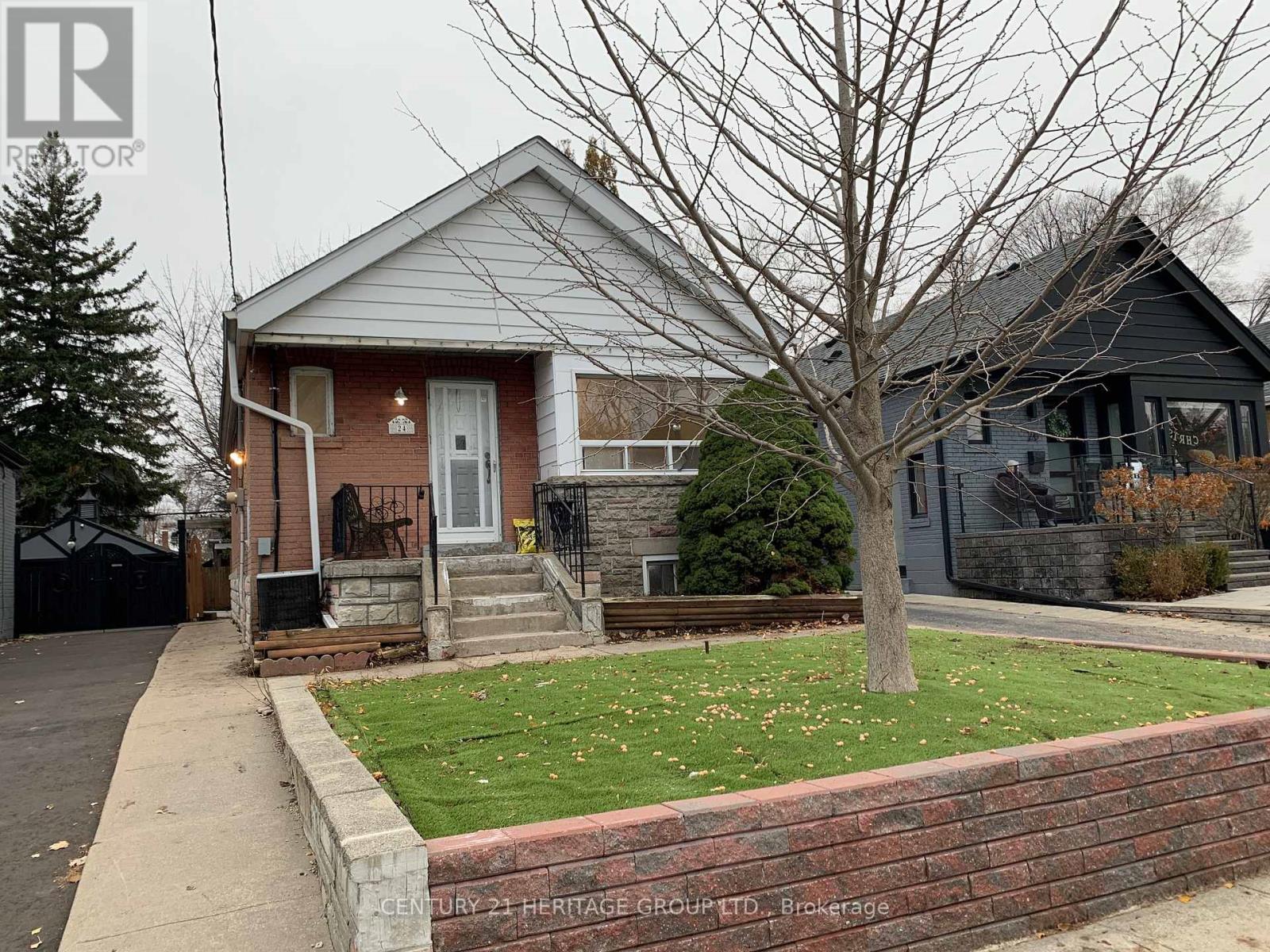24 HUTTON AVENUE, Toronto, Ontario
