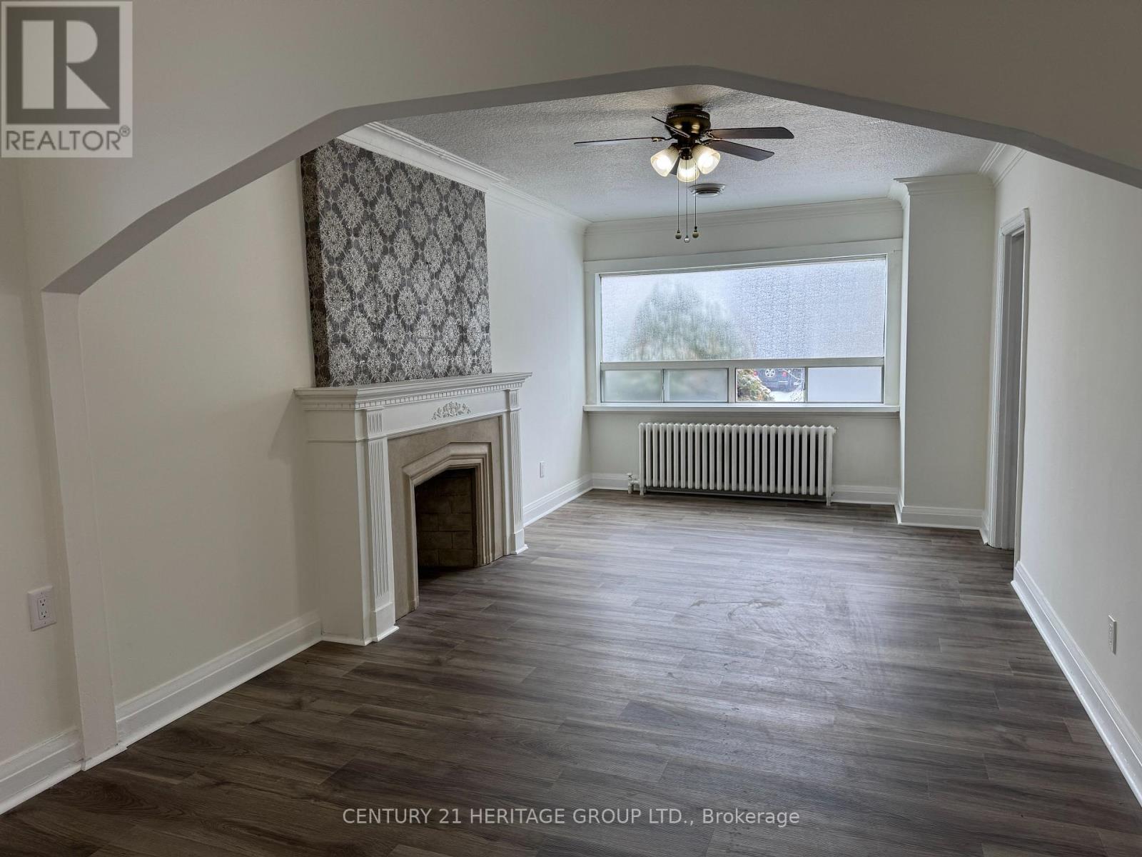 24 Hutton Avenue, Toronto (East York), Ontario  M4C 3L3 - Photo 2 - E12887138