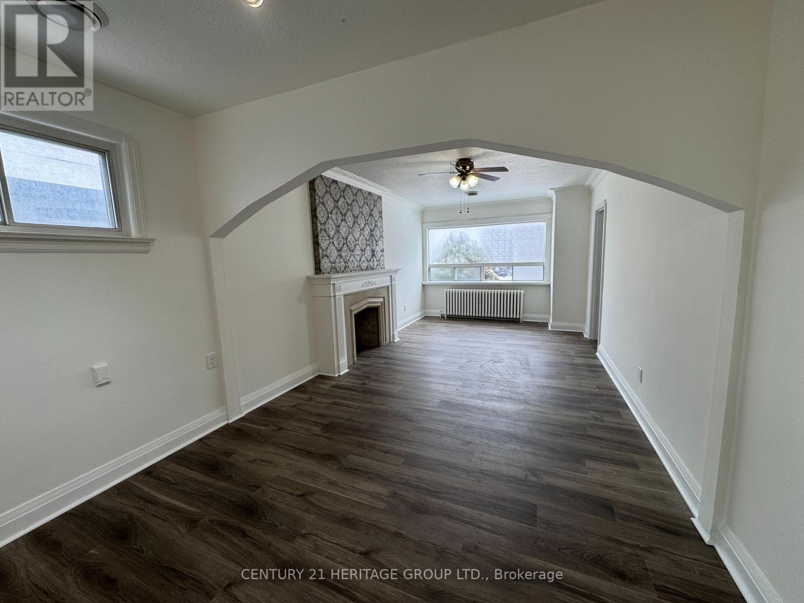 24 Hutton Avenue, Toronto (East York), Ontario  M4C 3L3 - Photo 3 - E12887138