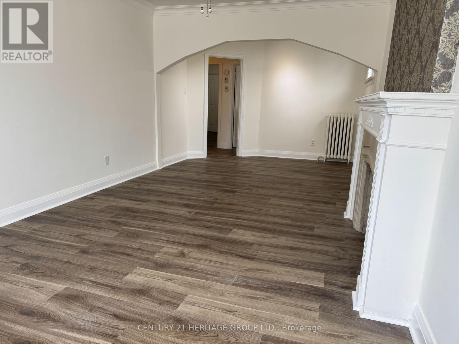 24 Hutton Avenue, Toronto (East York), Ontario  M4C 3L3 - Photo 4 - E12887138