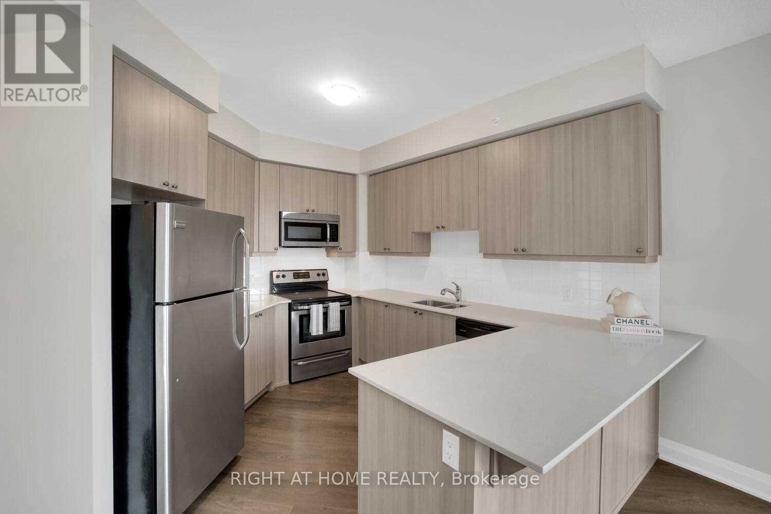 305 - 24 Woodstream Boulevard, Vaughan, Ontario  L4L 8C4 - Photo 10 - N12886974