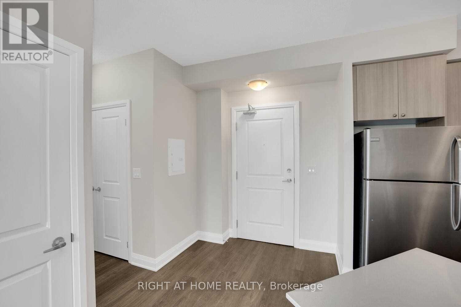 305 - 24 Woodstream Boulevard, Vaughan, Ontario  L4L 8C4 - Photo 6 - N12886974