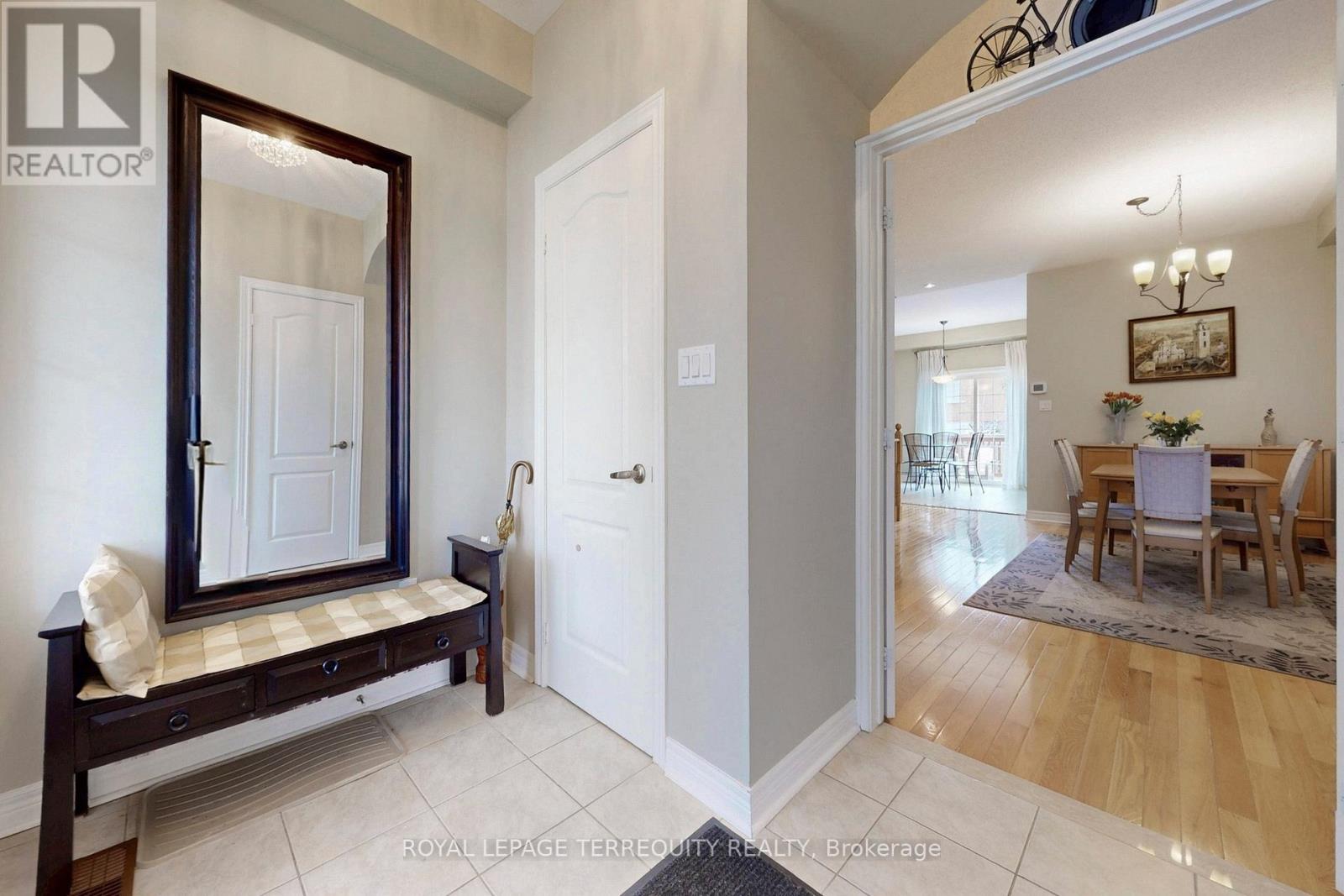 51 Donzi Lane, Vaughan (Patterson), Ontario  L6A 0G8 - Photo 3 - N12886992