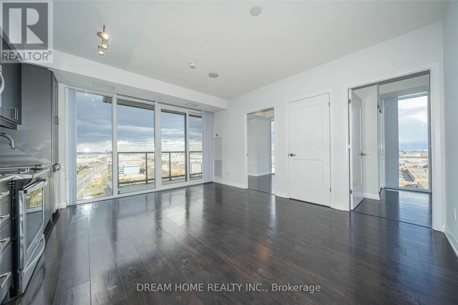 1615 - 7895 Jane Street, Vaughan (Concord), Ontario  L4K 0K2 - Photo 2 - N12887180