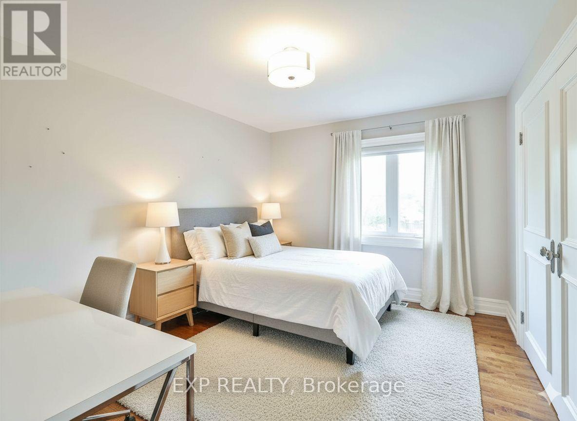 241 Poplar Plains Street, Toronto, Ontario  M4V 2N8 - Photo 6 - C12858802